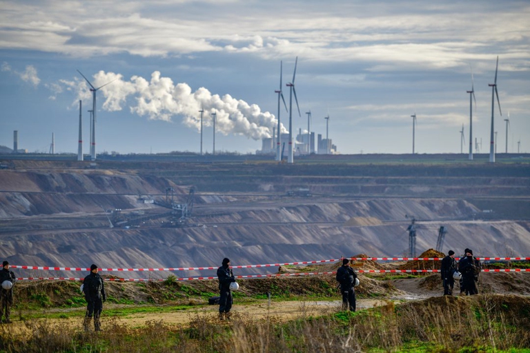 Protests and evictions in the German village of Lützerath