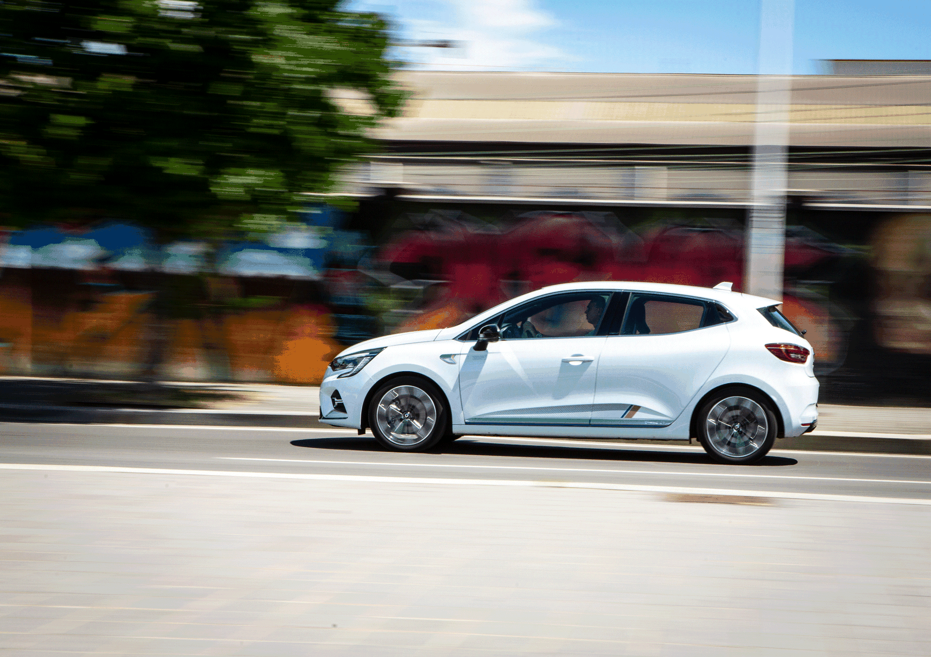 Renault-Clio-hybrid-8gif