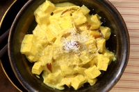 Tofu e mele al latte di cocco, curry e curcuma, ricetta tutta vegetale