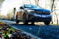Con Austral l’auto ibrida diventa anche agile. Grazie alle quattro ruote sterzanti
