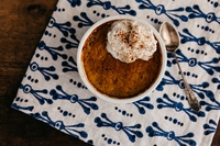 Flan di zucca speziato con panna e cannella