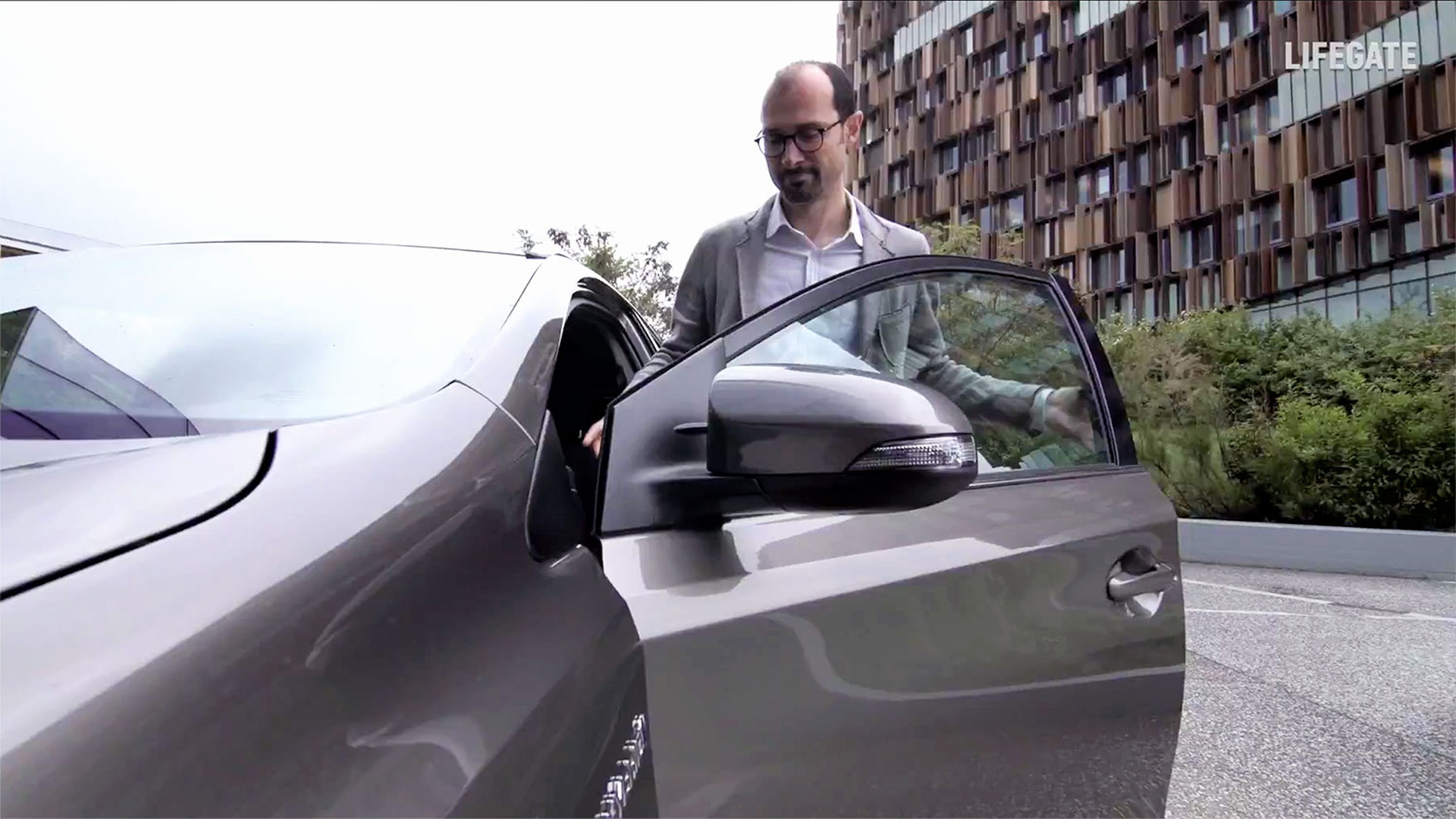 simone-molteni-entra-auto-toyota
