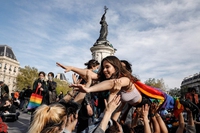 Terapie di conversione. In Francia tentare di “guarire” una persona lgbt è reato