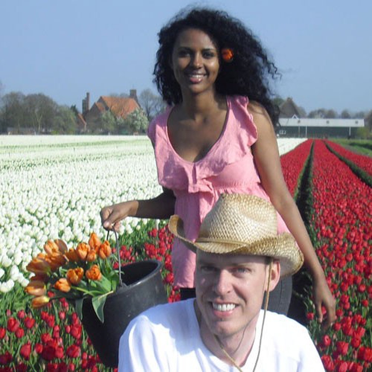 Edwin e Nitsuhe di Tulipani italiani, il primo tulip u-pick field in Italia. ©Tulipani Italiani