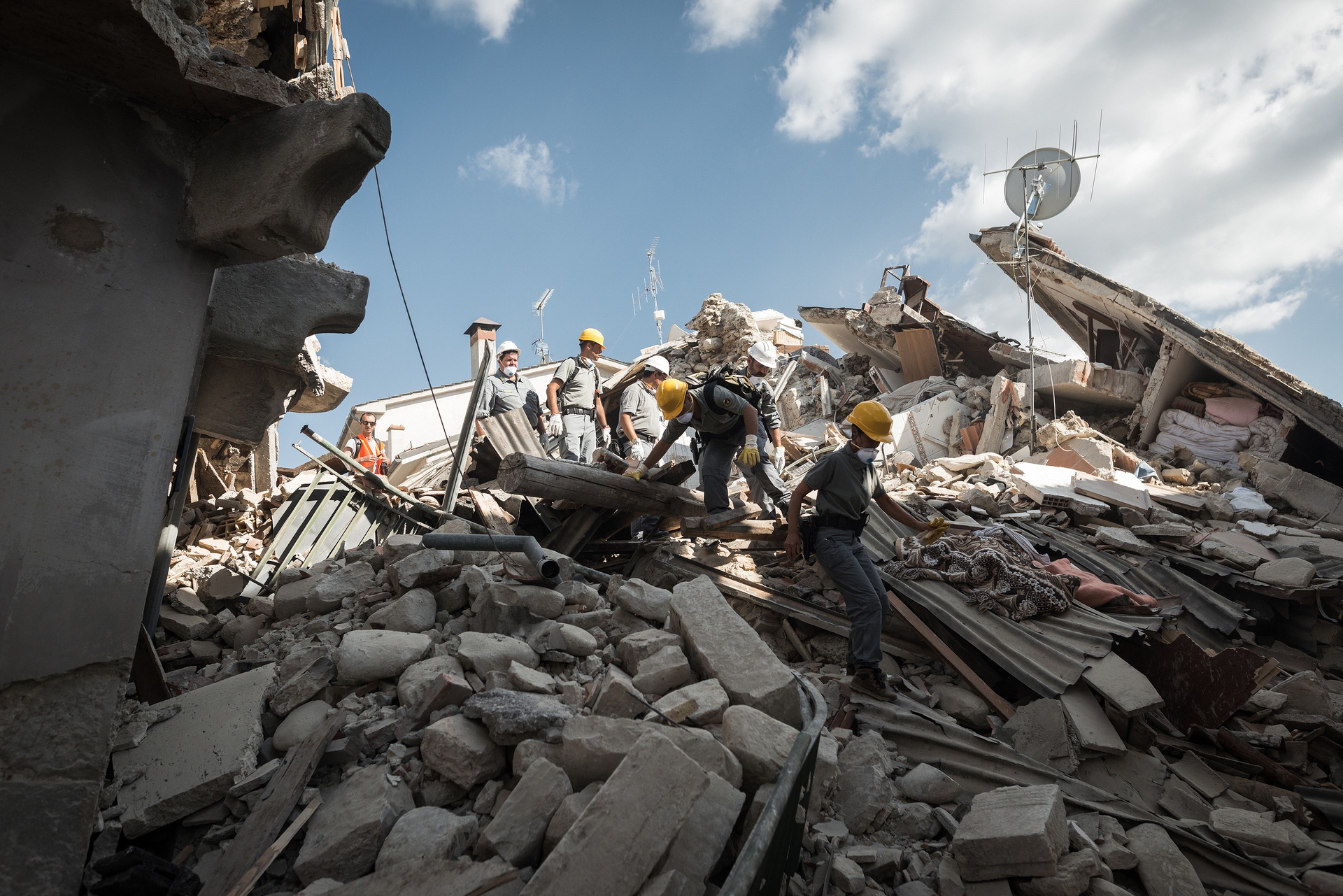 Terremoto, cosa sta succedendo in queste ore in centro Italia