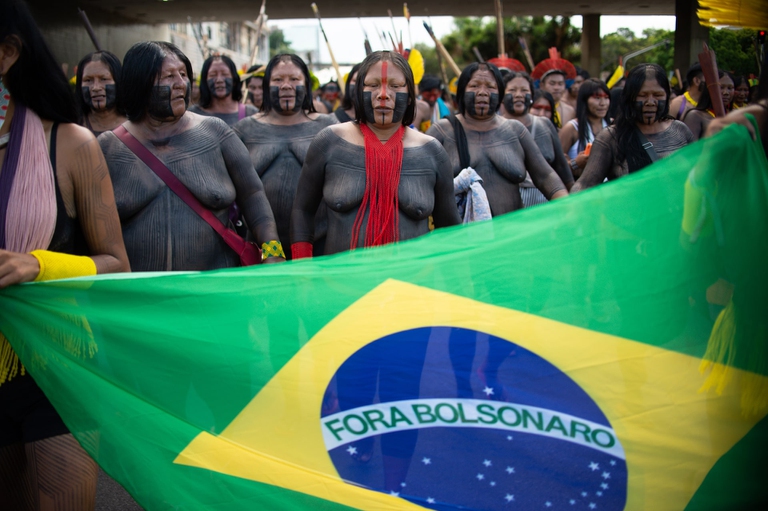 Le miniere d’oro minacciano l’esistenza dei popoli indigeni in Brasile