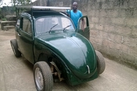 Lo studente africano che ha costruito un’auto solare ed eolica