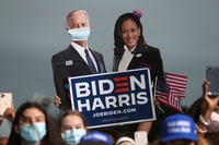 I primi discorsi di Joe Biden e Kamala Harris da presidente e vicepresidente degli Stati Uniti