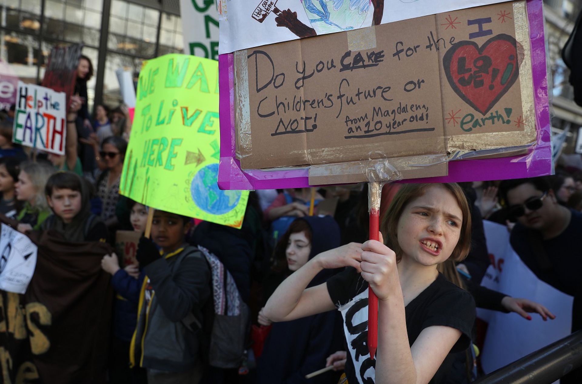 Ragazzi manifestano per il clima in California