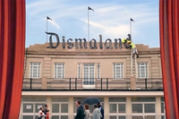 Il video ufficiale di Dismaland, il parco divertimenti di Banksy