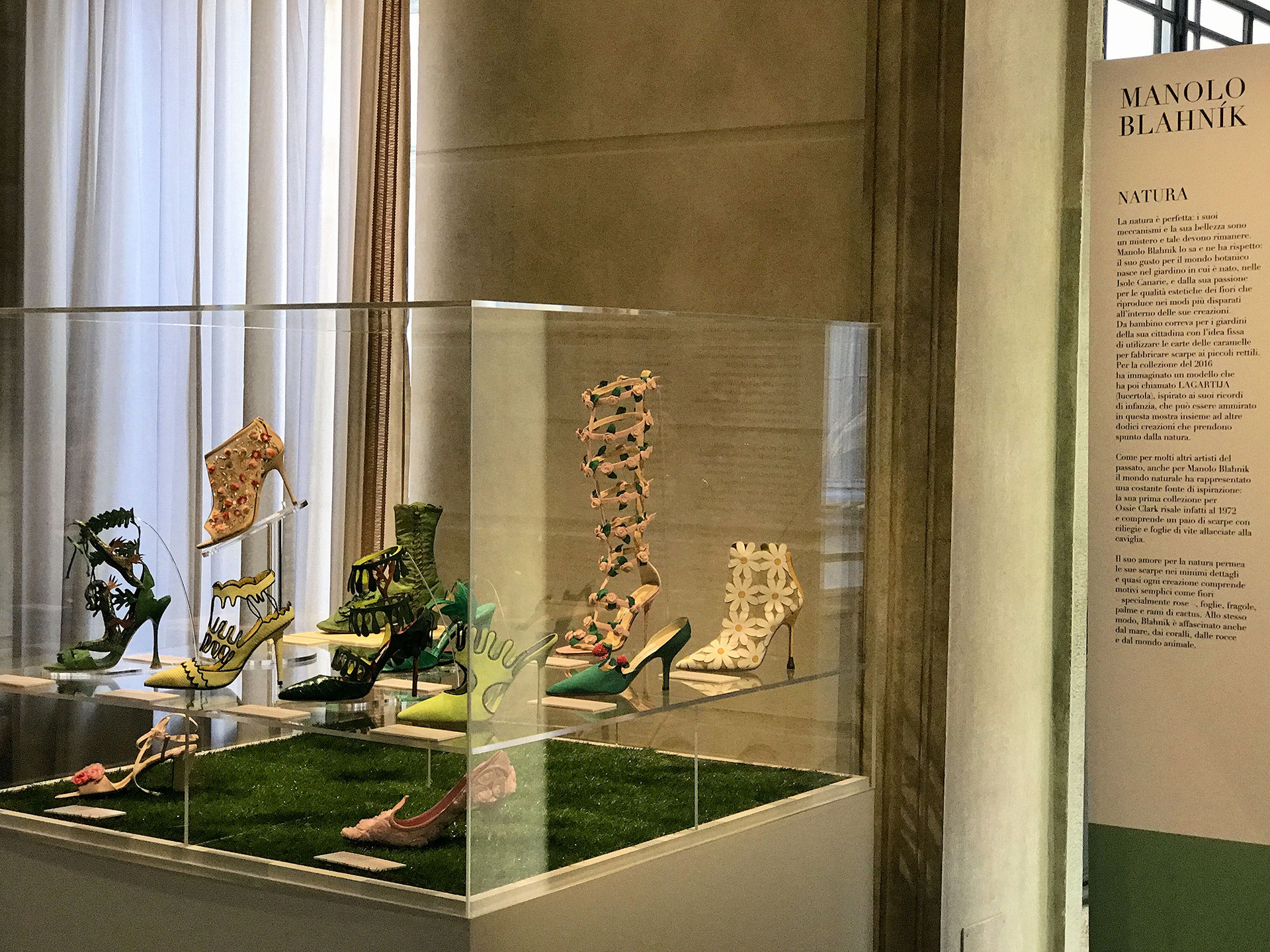 manolo-blahnik-2330-sala-natura