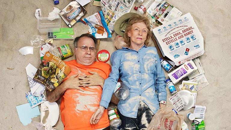 Le-foto-spazzatura-di-Gregg-Segal-6_copertina