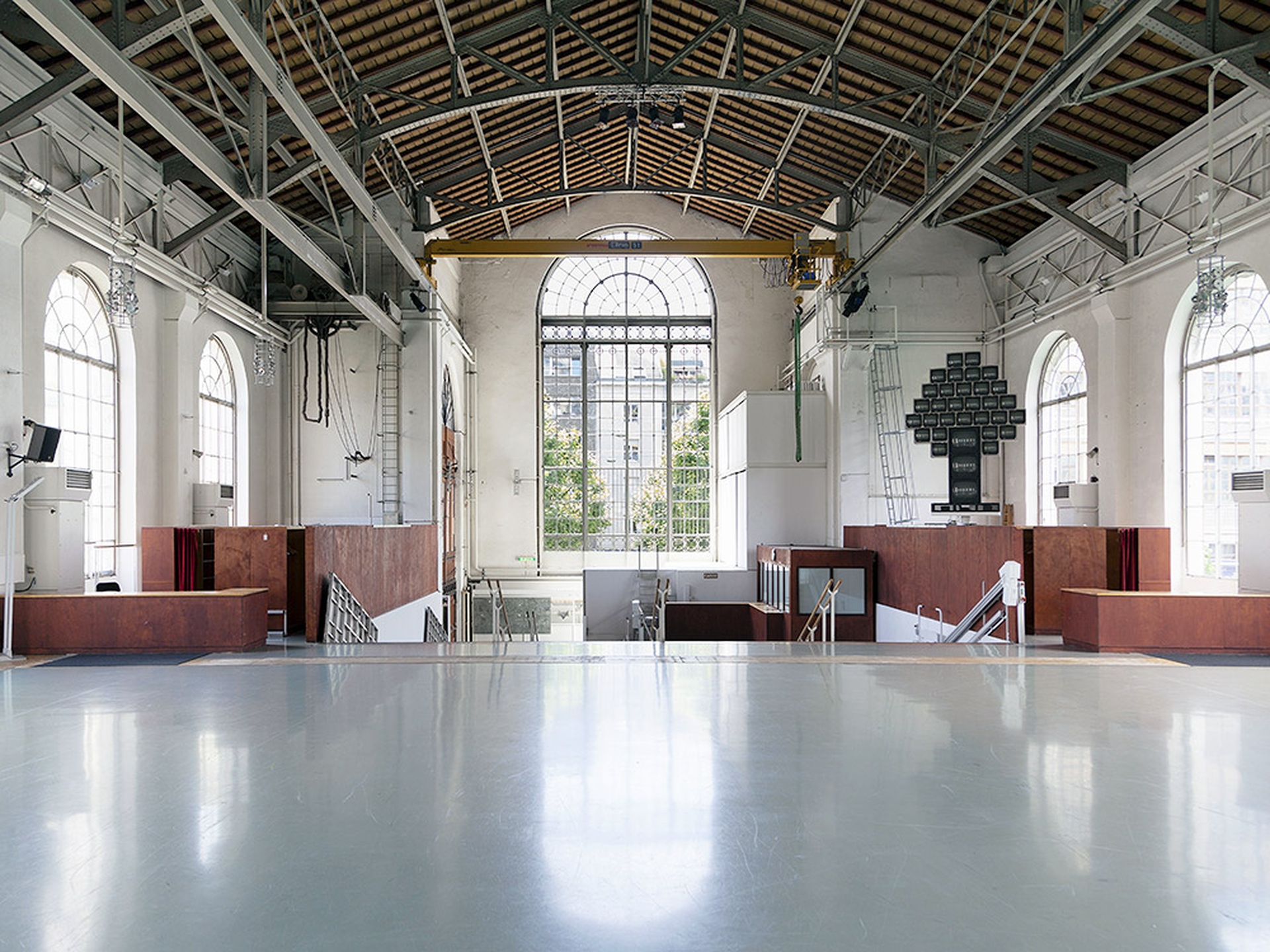 Batiment des Forces Motrices sul lago di ginevra