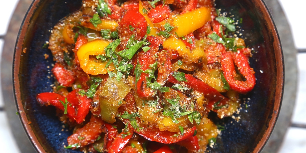 Peperoni in agrodolce con mollica di pane, la ricetta salentina