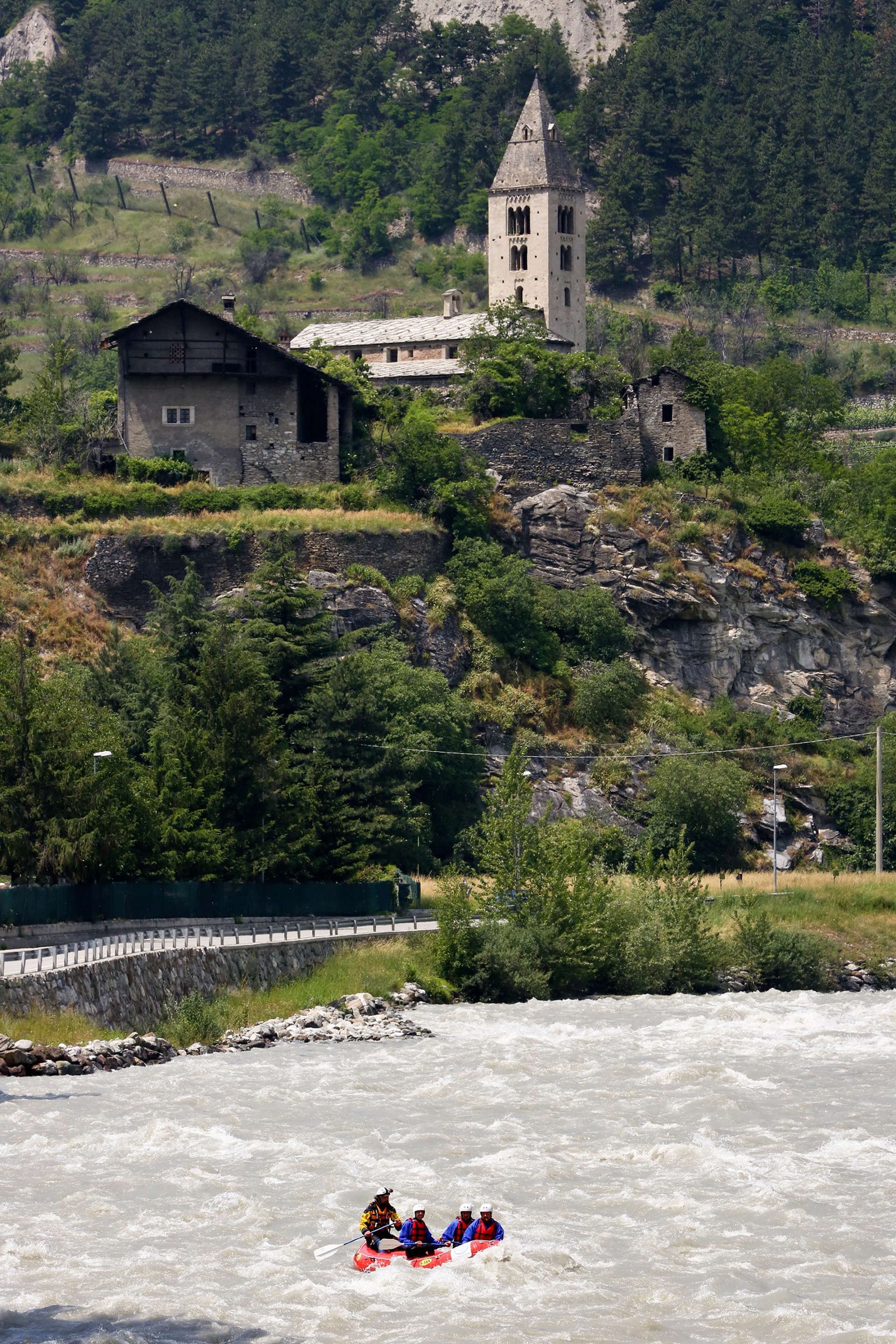 VALLE_D'AOSTA-Rafting_sulla_Dora_a_Villeneuve_(foto_Enrico_Romanzi) verticale