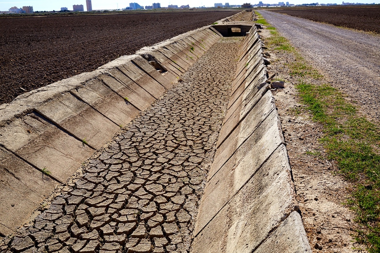 Canale prosciugato dalla siccità a Valencia
