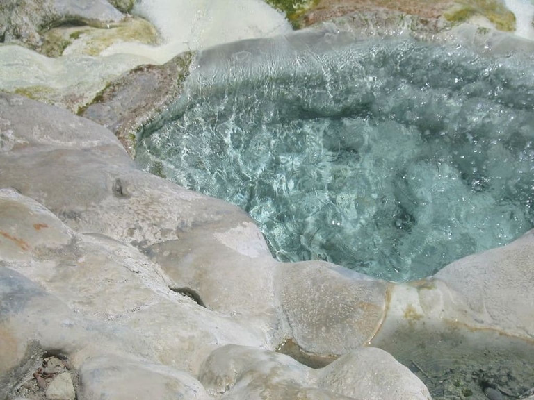 Le acque delle terme libere di Petriolo