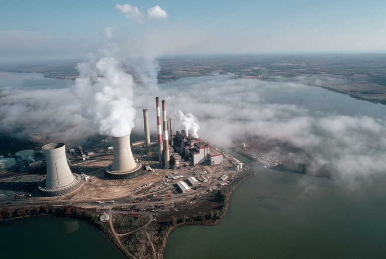 Centrale elettrica nel Maryland, Stati Uniti © Lowell Georgia/Corbis