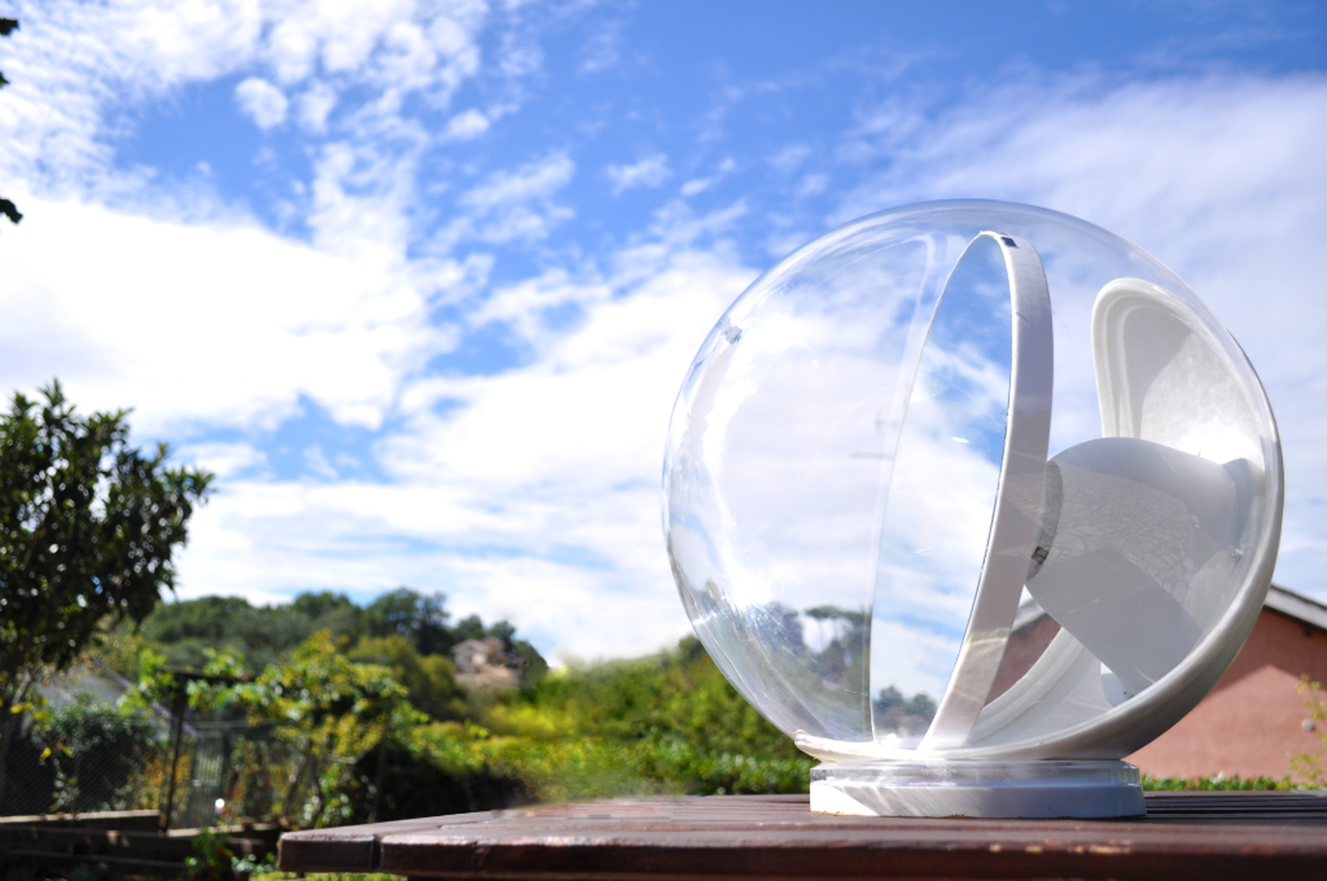 Lucy, la lampada che illumina senza elettricità