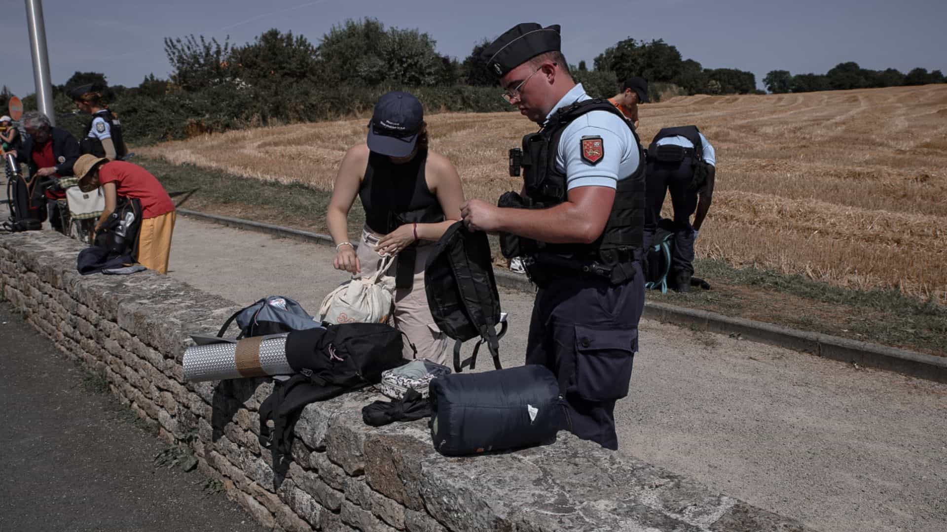 controllo poliziotti francesi