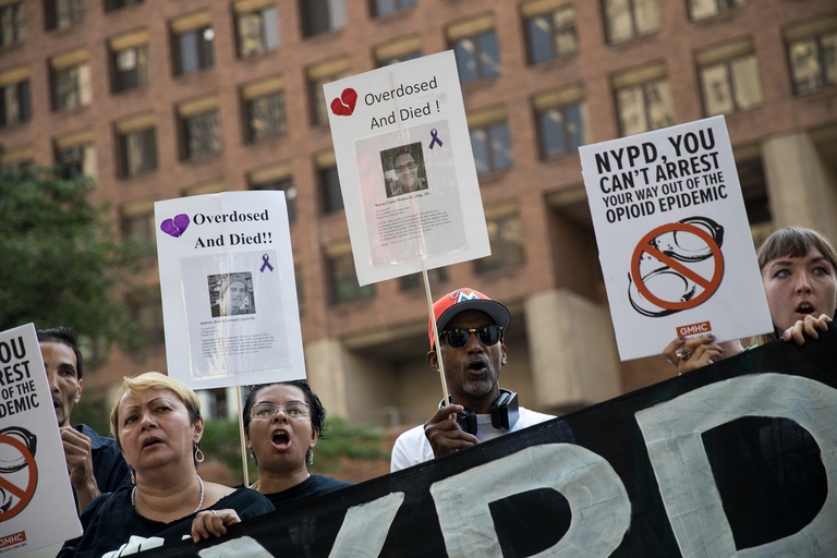 Purdue Pharma nega le sue responsabilità ma intanto sono 16 gli stati americani ad aver avviato un'azione legale contro la casa farmaceutica - Foto di Drew Angerer/Getty Images