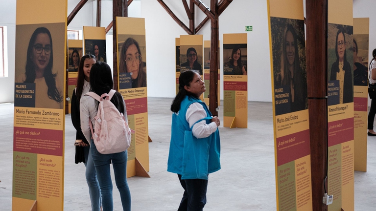exhibition on women scientists in ecuador