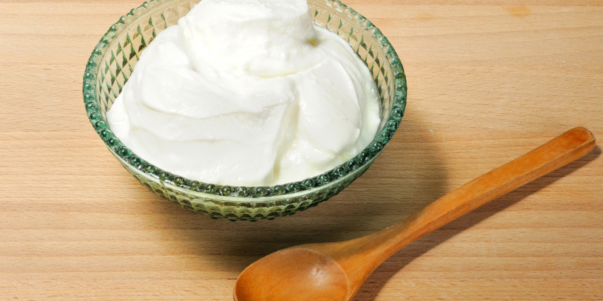 Come fare scrub, maschere e creme usando lo yogurt, alleato naturale