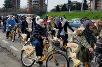 La pedalata a Milano delle donne islamiche ha molto da insegnare