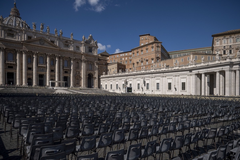 piazza san pietro, empty, covid-19
