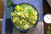 Hummus di avocado al lime con cipollotti freschi, la ricetta