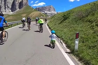 Un piccolo ciclista slovacco ha scalato il Passo Sella ispirato da Peter Sagan