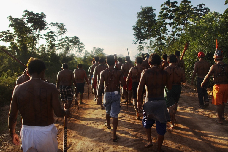 Marcia dei nativi contro la costruzione della diga idroelettrica di São Luiz do Tapajós, in Brasile © Mario Tama/Getty Images
