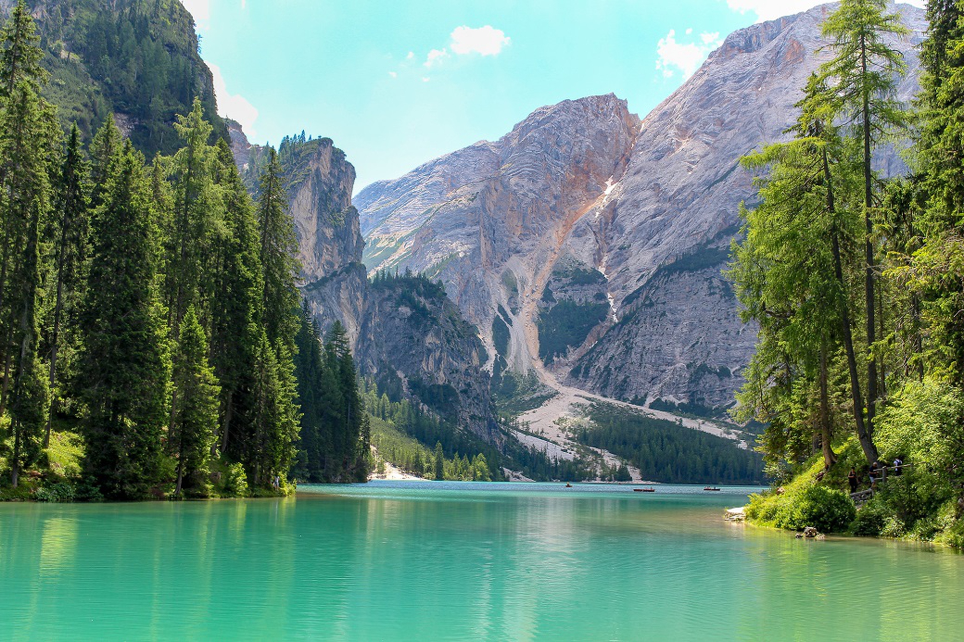 Il lago di Braies è uno dei laghi più profondi della provincia autonoma di Bolzano