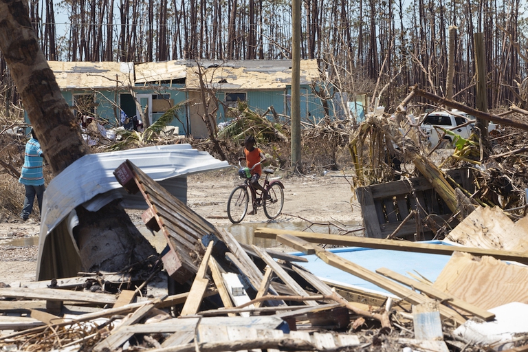 bahamas uragano dispersi