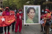 Myanmar, a due giorni dal golpe affiorano le prime proteste