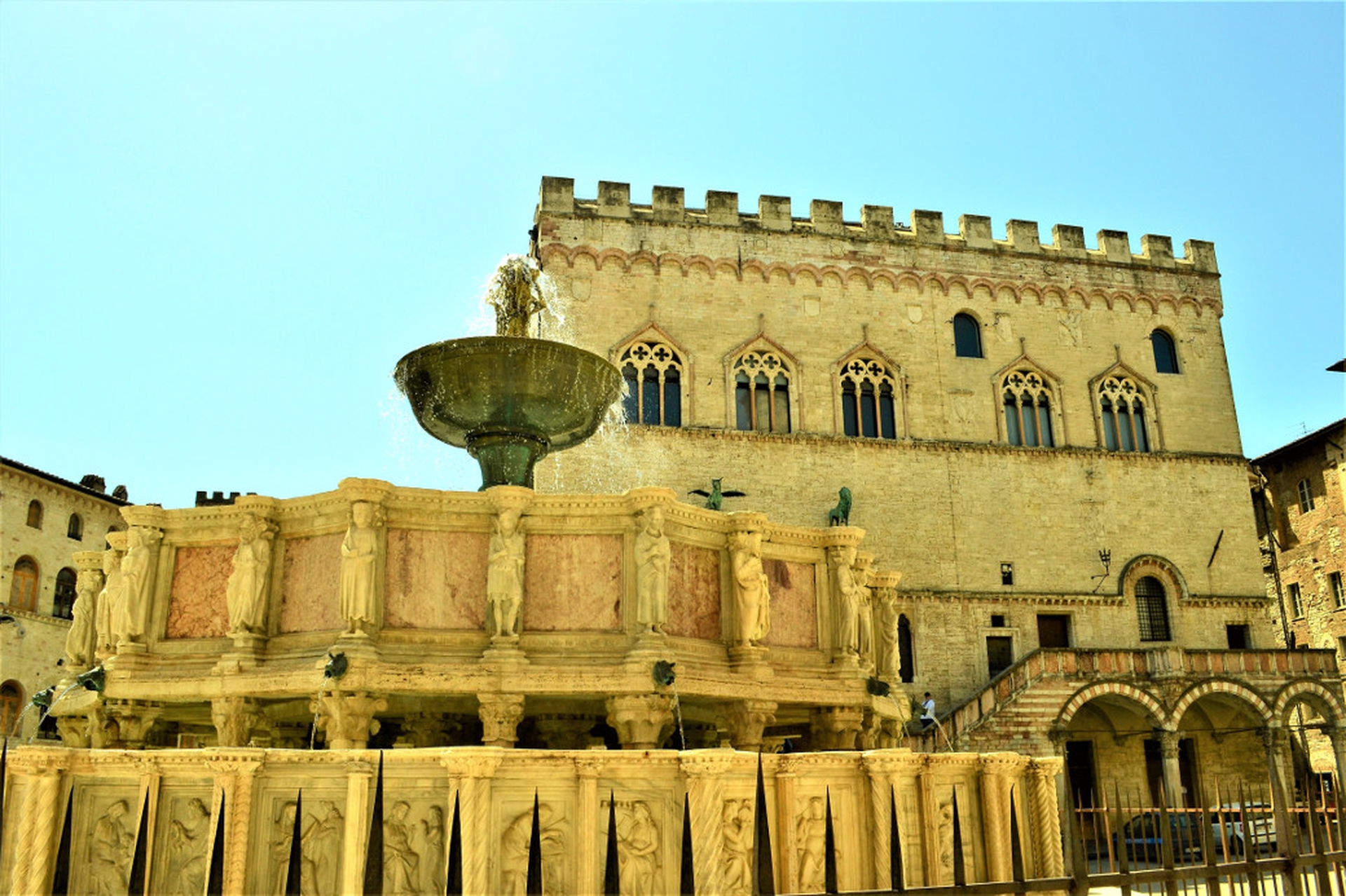 Perugia, fontana Maggiore nella piazza principale
