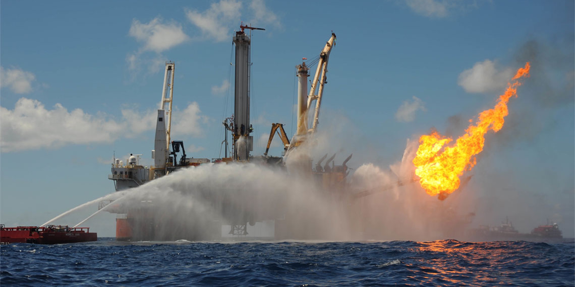 Deepwater Horizon 160.000 litri di petrolio in mare al giorno Deepwater Horizon 160.000 litri di petrolio in mare al giorno