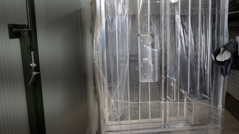 La gabbia nella quale veniva detenuto Lucio