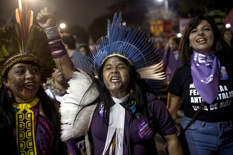 Proteste dei nativi contro contro Jair Bolsonaro a San Paolo