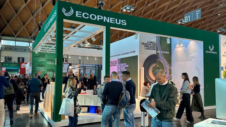Lo stand di Ecopneus a Ecomondo.