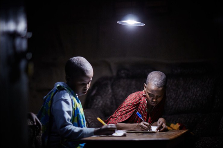 Il progetto Off Grid Electric fornisce elettricità a 125mila persone tra Tanzania e Ruanda. Fonte: Onu, Winners of 2016 UNFCCC Momentum for Change Award Announced