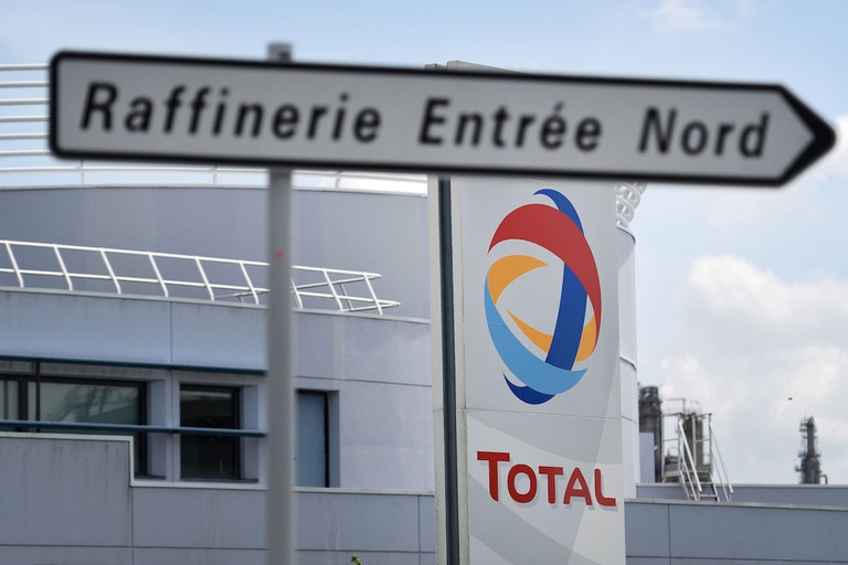 Francia petrolio Total condanna