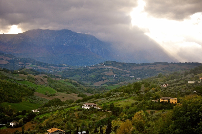 Le valli ai piedi del Gran Sasso