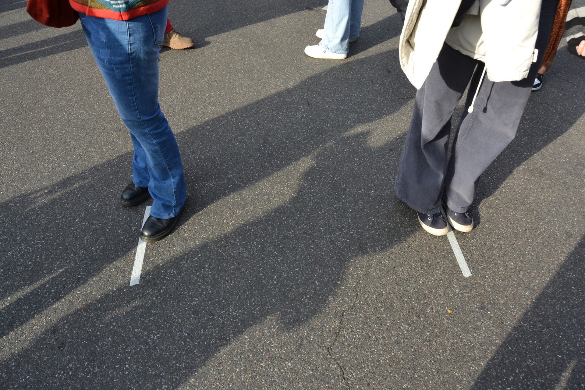 Il distanziamento sociale durante lo sciopero del 9 ottobre a Milano