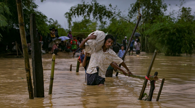 Sfollati a causa di un'alluvione in Bangladesh