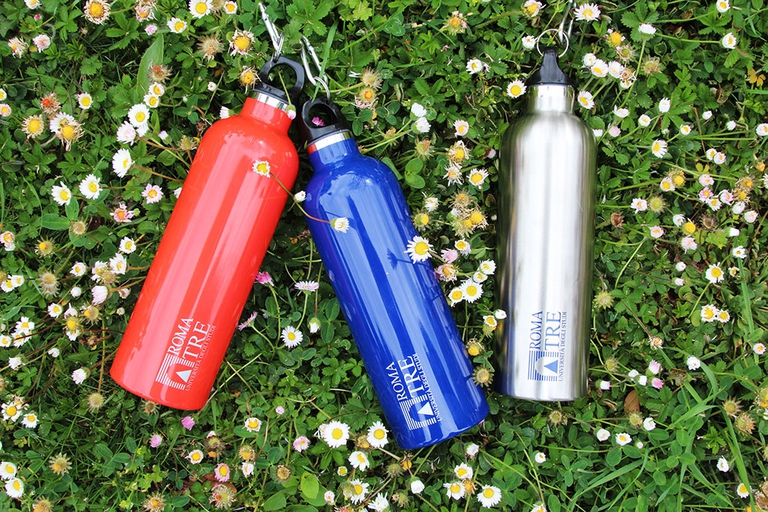 Roma Tre dice stop alla plastica e regala borracce agli studenti