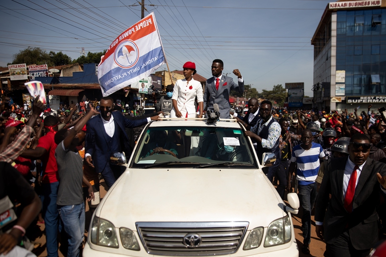Bobi Wine è stato arrestato dopo essere stato confermato come candidato alle elezioni del prossimo anno in Uganda