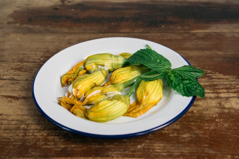 Fiori di zucca ripieni