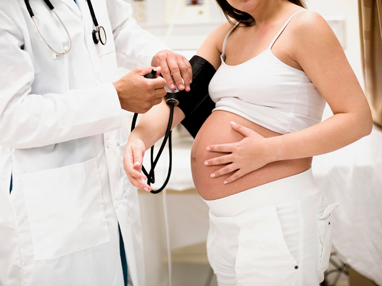 La violenza ostetrica in Italia: dalle episiotomie non autorizzate all'isolamento durante il travaglio