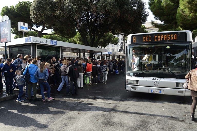 Fermata dell'autobus a Roma